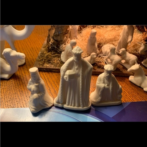 Porcelain bisque manger set - Picture 5 of 7